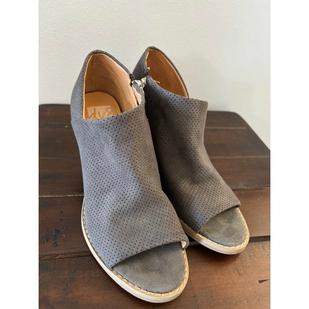Dolce Vita DV8 Womens Open Toe Booties Size 7.5 Gray Suede Heels Zipper